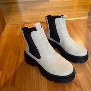 Chelsea Boots